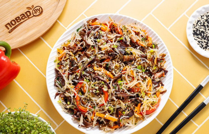 1. Этап. Салат из фунчозы и китайских древесных грибов: Салат из фунчозы и китайских древесных грибов готов, приятного вам аппетита!