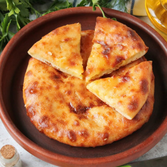 Осетинский пирог с картошкой и сулугуни