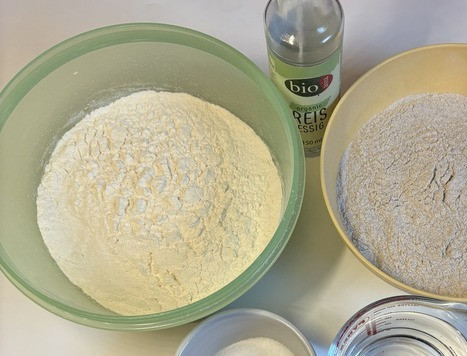 1. Этап. Ржаные булочки  Быстрые: Приготовить ингредиенты, взвесить муку.