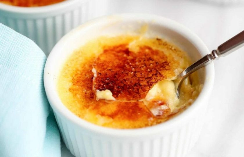 1. Этап. Классический десерт Крем-брюле: 12. Подавайте готовый десерт сразу же, приятного аппетита!