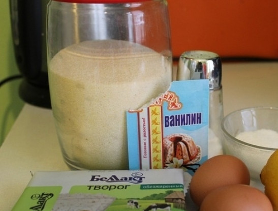 1. Этап. Творожные кексы в микроволновке: Подготовьте ингредиенты, необходимые для творожных кексов в микроволновке.