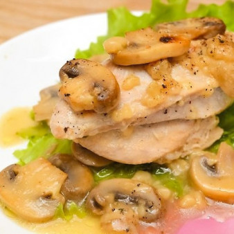 Куриная грудка с грибами