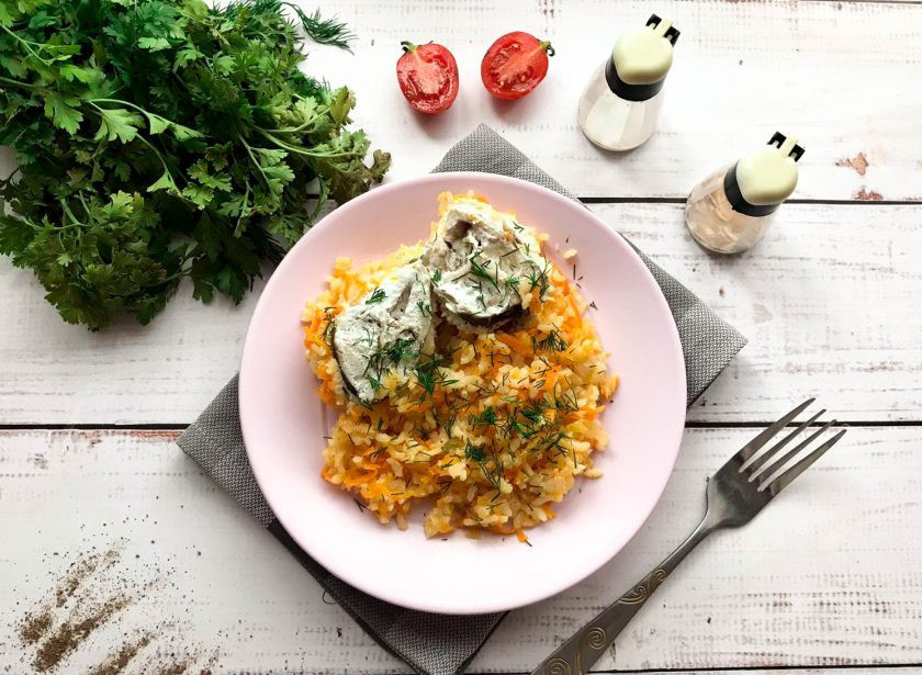 1. Этап. Рыба с рисом и овощами в духовке: Рыба с рисом и овощами в духовке готова. Приятного аппетита!