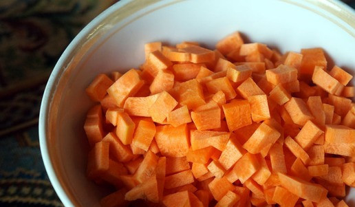 1. Этап. Солянка рыбная оригинальная: Так же порезать морковь.