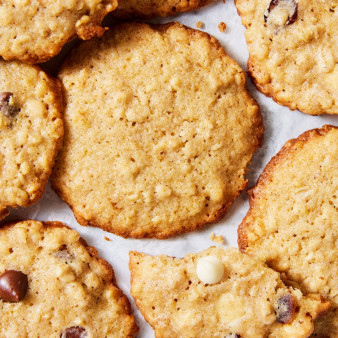 Thin & Crispy Oatmeal Cookies