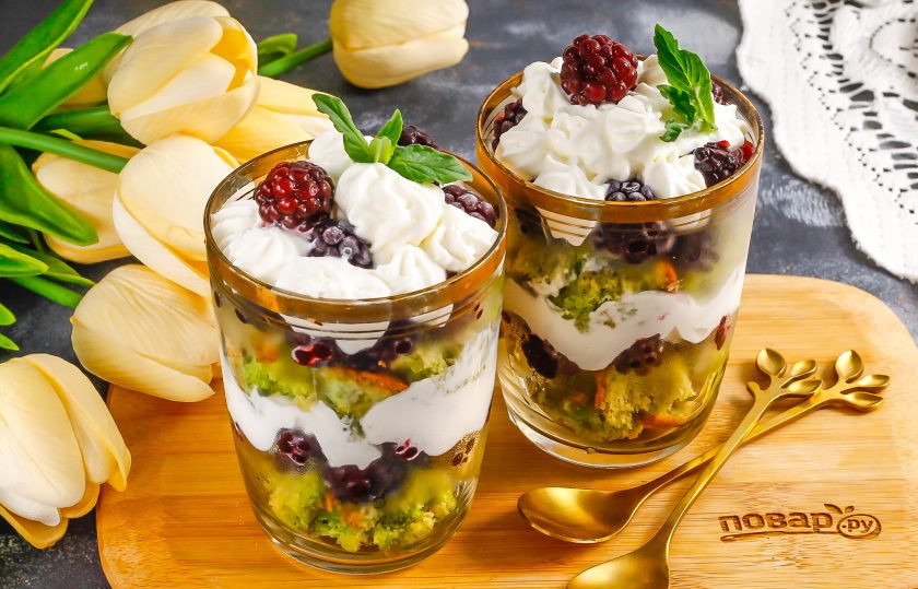 1. Этап. Ягодные трайфлы: Затем извлеките и подайте к столу с горячими напитками: чаем, кофе.