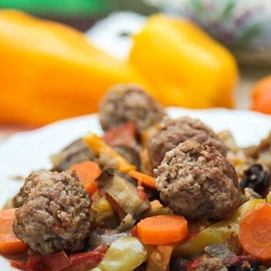 Овощное рагу с фрикадельками