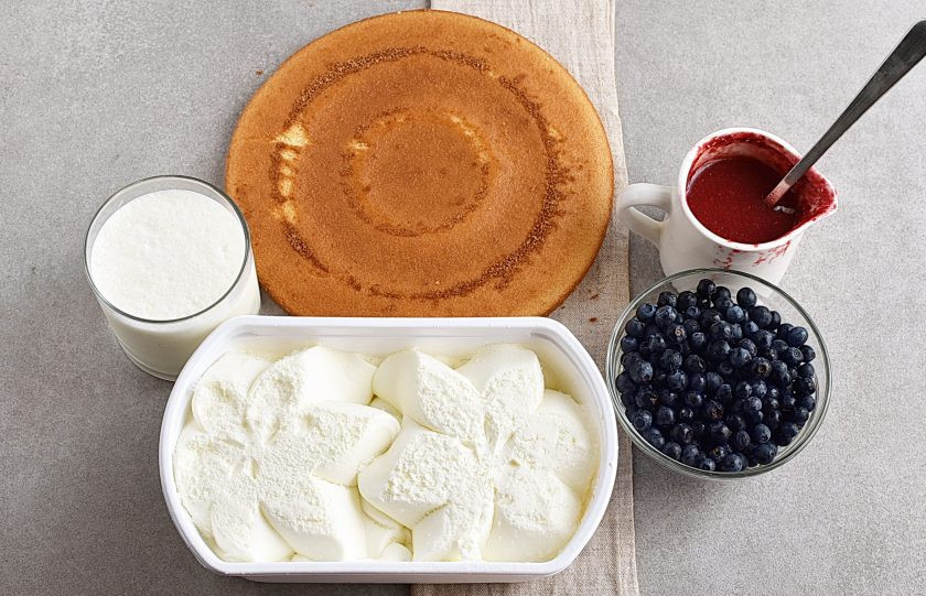 1. Этап. Десерт из мороженого: Подготовьте ингредиенты.