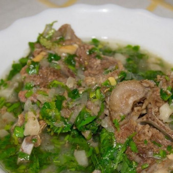 Ягненок в казане с овощами