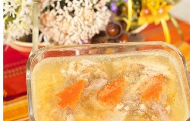 1. Этап. Холодец из куриной грудки с желатином: 5. Отправьте в холодильник, дайте блюду хорошо застыть. Вот и все, аппетитный, при этом нежирный и очень вкусный холодец из куриной грудки с желатином в домашних условиях готов.