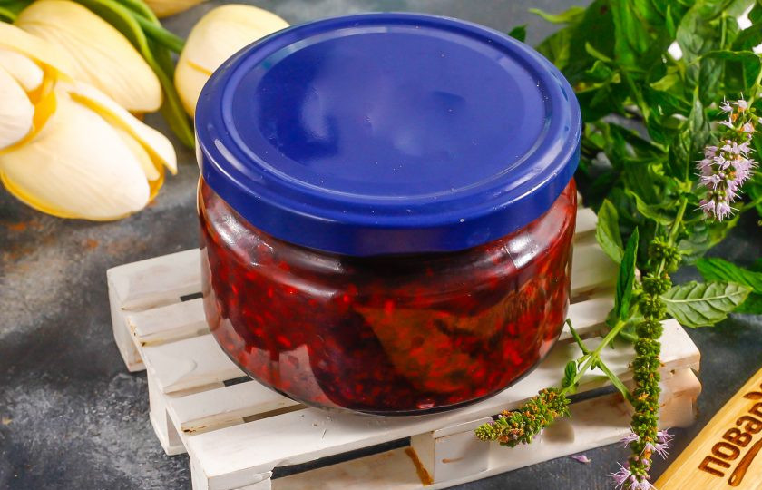 1. Этап. Силт из малины на зиму: Закрутите крышкой по резьбе или с помощью ключа для консервации. Остудите и отнесите в кладовую.