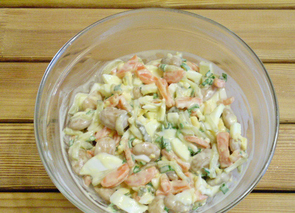 1. Этап. Салат с фасолью и солеными огурцами: 7. Перемешиваем, салат готов! Сочный, красочный и очень вкусный, угощайтесь!