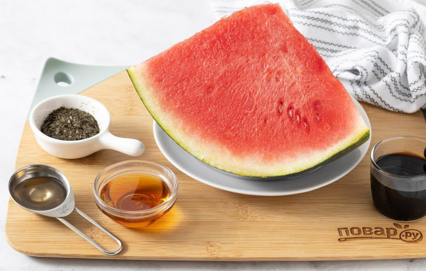 1. Этап. Тунец из арбуза: Подготовьте все ингредиенты.