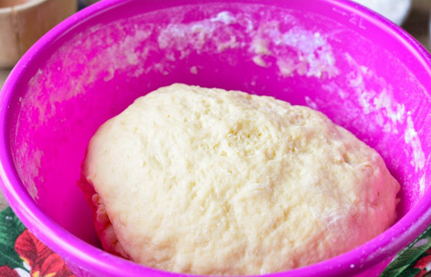 1. Этап. Торт Наполеон советский: Замесите тугое, упругое тесто.