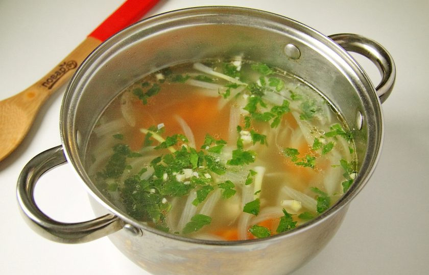 1. Этап. Татариахни: За 5 минут до готовности добавьте чеснок и зелень. Вот и все - ароматный суп татариахни готов. Дайте ему настояться 10 минут и подавайте к столу.