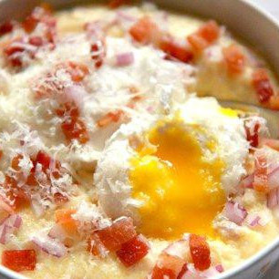 Яйца с беконом и полентой