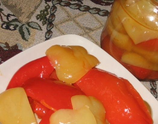 1. Этап. Маринованный сладкий перец: 4. Положите перец в заранее простерилизованные банки, залейте рассолом. Банки не нужно туго набивать перцем, он должен быть весь покрыт жидкостью. Теперь вы знаете все секреты этой закуски.