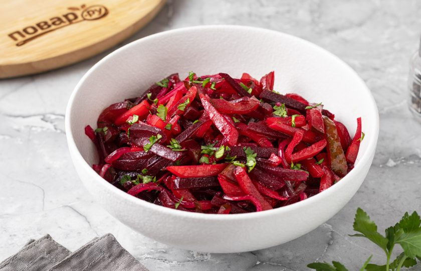 1. Этап. Салат из свеклы и вареной моркови с луком: Салат из свеклы и вареной моркови с луком готов, приятного вам аппетита!