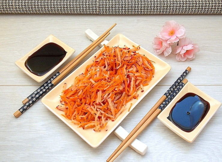 1. Этап. Салат с редисом по-корейски: Дайте постоять в холодильнике примерно 1 час. Приятного аппетита!