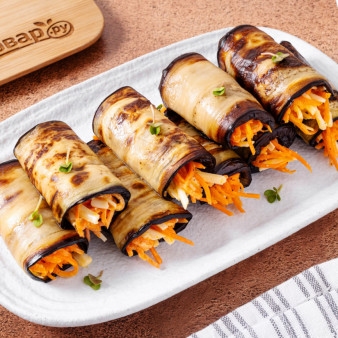 Рулетики из баклажана с сыром и морковью