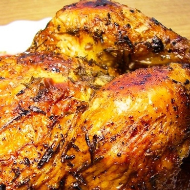 1. Этап. Цыпленок с чесноком и тимьяном: Запекаем 35-40 минут при 180-200 градусах. Два-три раза цыпленка надо будет перевернуть и полить выделяющейся в противне жидкостью.