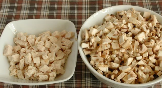 1. Этап. Гренки с грибами: Это отличное быстрое блюдо, которое рекомендую взять на заметку в преддверии холодов. Уж очень оно хорошо 