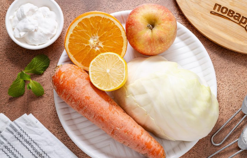 1. Этап. Фруктово-овощной салат: Подготовьте все ингредиенты.