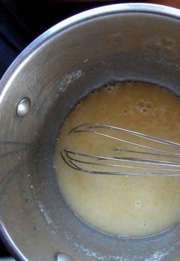 1. Этап. Трайфлы с лимонным курдом: Перемешать и проварить на среднем огне, помешивая до лёгкого загустения.