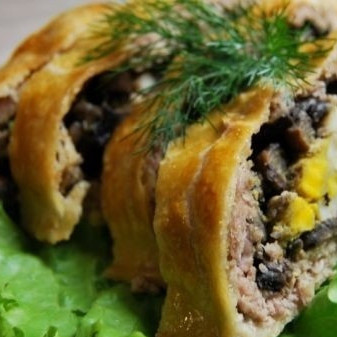 Мясной рулет в тесте