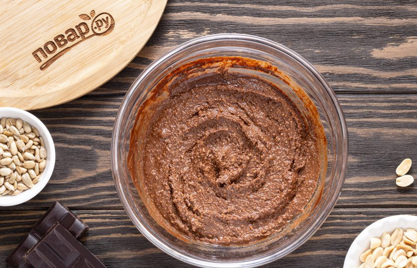 1. Этап. Шоколадная халва: Тщательно перемешайте до однородности.