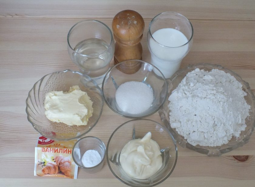 1. Этап. Сдобные лепешки: Подготовьте необходимые ингредиенты. Подогрейте кефир.