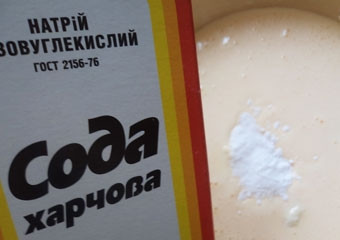 1. Этап. Манник на густой сметане в мультиварке: Добавляем соду.