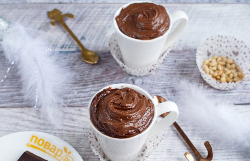 1. Этап. Шоколадный мусс со сливками: Шоколадный мусс поставьте в холодильник до полного охлаждения на 15 минут. Подавайте порционно. Приятного аппетита!