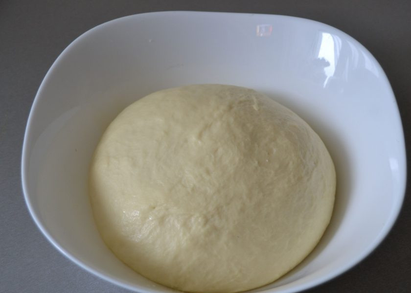 1. Этап. Польские булочки: Через час тесто увеличилось в объеме в 2-3 раза, можно приступать к работе.