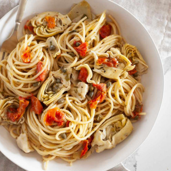 One-Pot Spaghetti with Tomatoes, Artichokes, and Capers