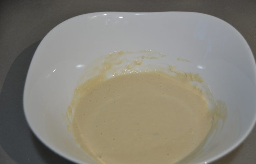 1. Этап. Кекс Майский: Смешайте опару и оставьте на 2-2,5 часа для подъема.