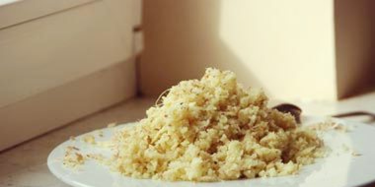 1. Этап. Жиросжигающий напиток из имбиря: Взять три столовые ложки имбиря.