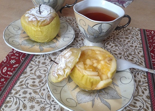 1. Этап. Яблоки, запеченные с джемом и бананом: 7. Можно посыпать сахарной пудрой — и наслаждаемся.