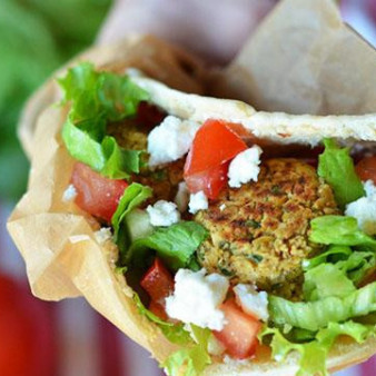 Пита с котлетами из бараньего гороха