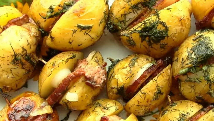 1. Этап. Картошка по-украински, запеченная в духовке: 7. Наше блюдо готово! Приятного аппетита!