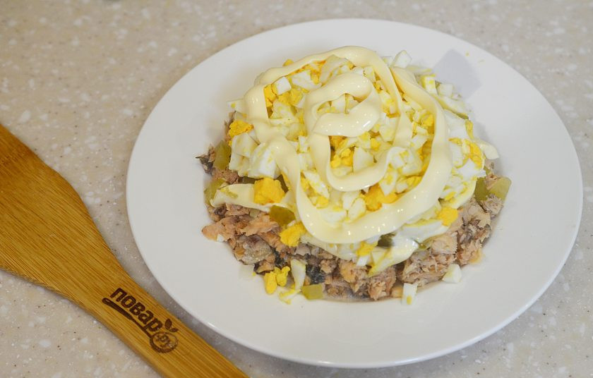 1. Этап. Салат Оранжевый: 6. Немного майонеза.