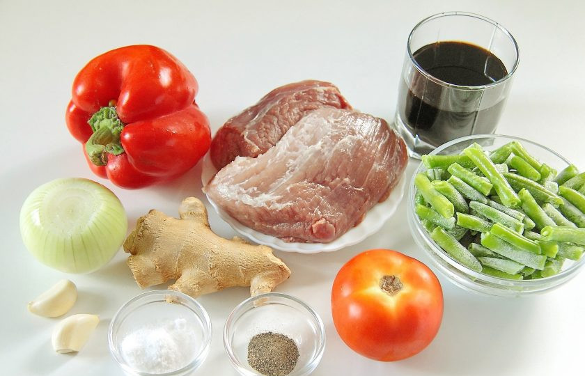 1. Этап. Жаркое из свинины и зеленой фасоли: Подготовьте все ингредиенты.