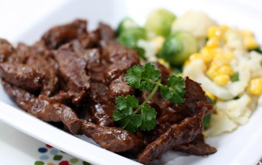 1. Этап. Тушеное мясо: 6. Приготовленное мясо должно быть ароматным и мягким. Подавать его хорошо с овощами или любым другим легким гарниром.