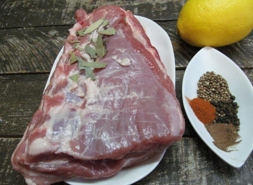 1. Этап. Рийет из свинины: Подготовьте нужные ингредиенты.