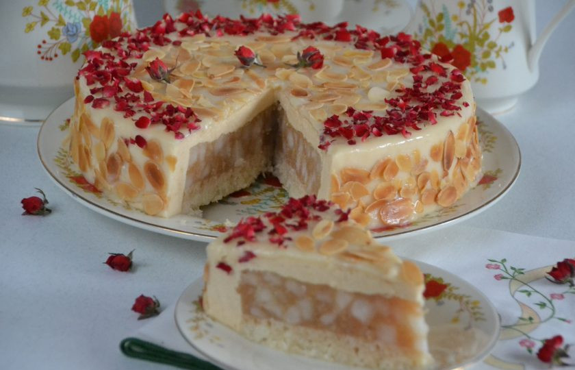 1. Этап. Торт Груши в карамели: Традиционный разрез торта. Трудно описать словами его гармоничный вкус, это надо пробовать!