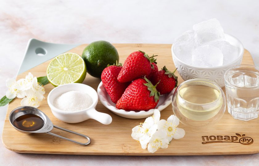 1. Этап. Алкогольный коктейль в блендере: Подготовьте все ингредиенты.