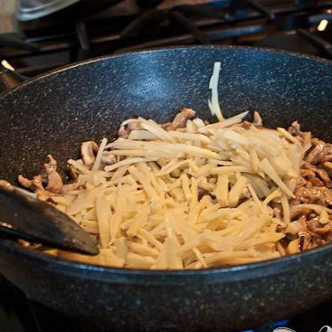 1. Этап. Нянь-Гао: Так же добавить побеги бамбука.