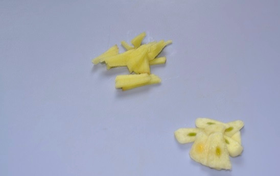 1. Этап. Макароны по-азиатски: 3. Очистите и измельчите чеснок с имбирем.