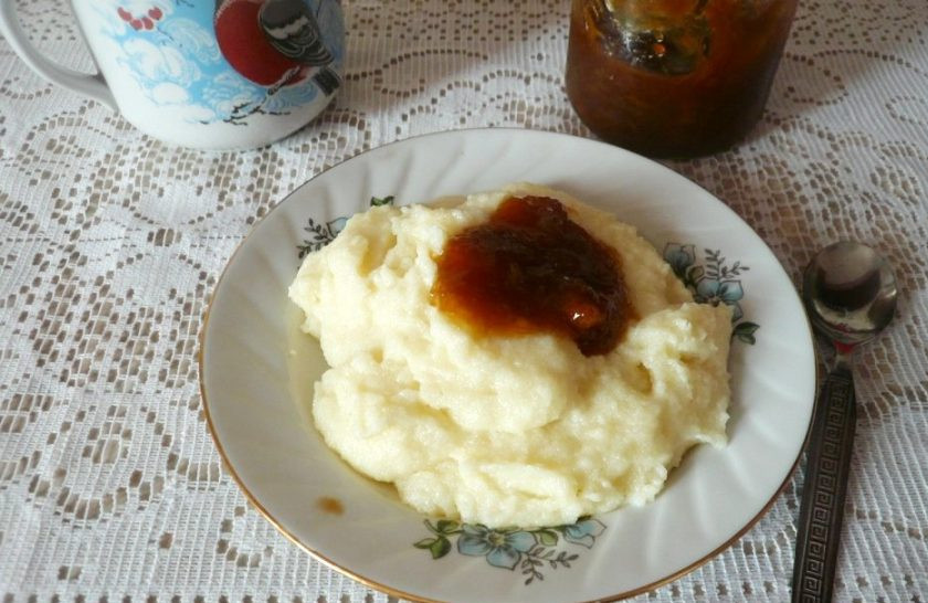 1. Этап. Густая манная каша: Подавайте густую манную кашу с любимым дополнением. Приятного аппетита!