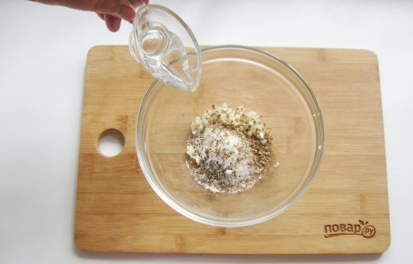 1. Этап. Морковь по-корейски с опятами: Добавьте уксус 9%.